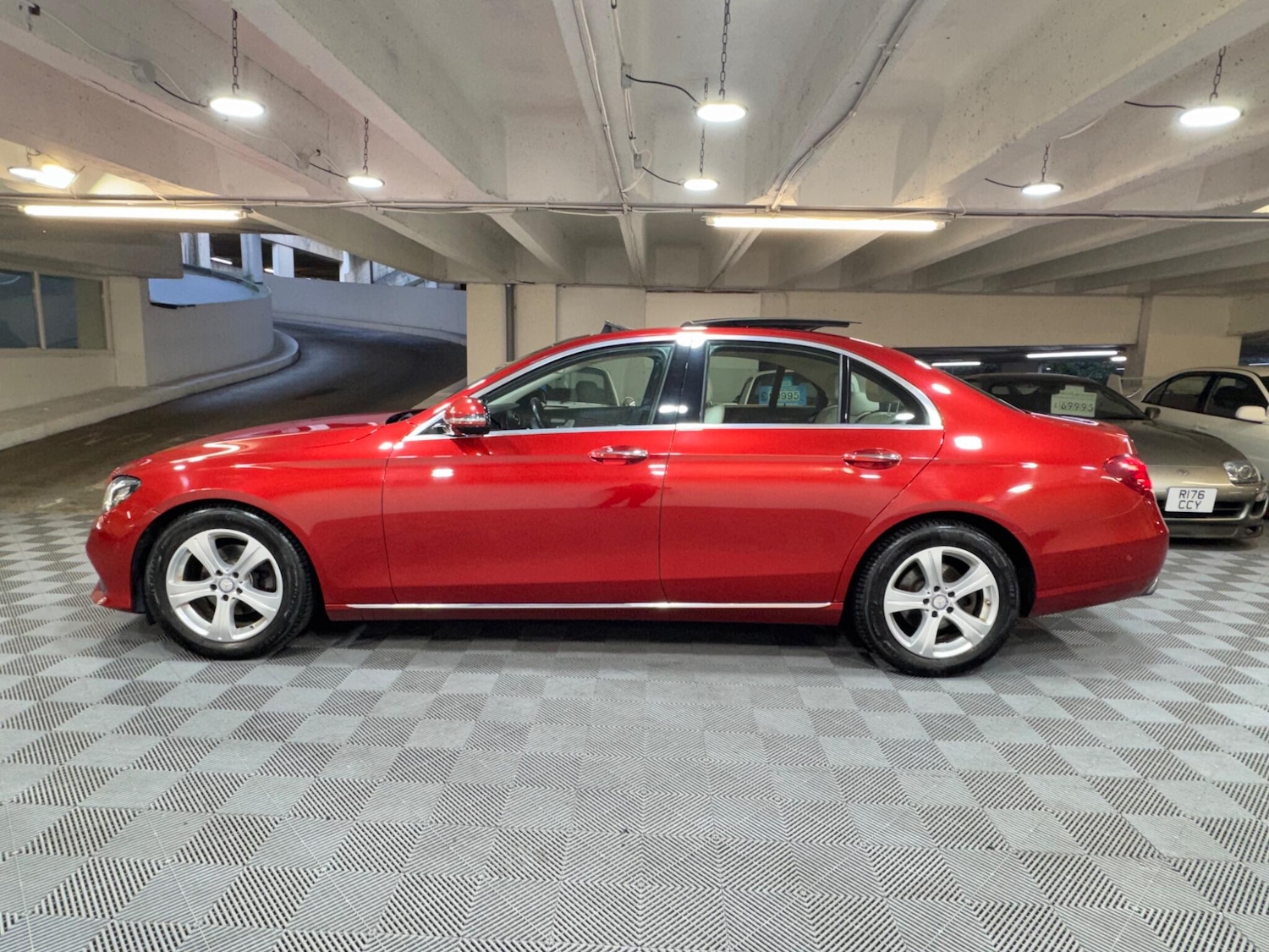 Used Mercedes-Benz E Class for sale - 77824443: Photo 2