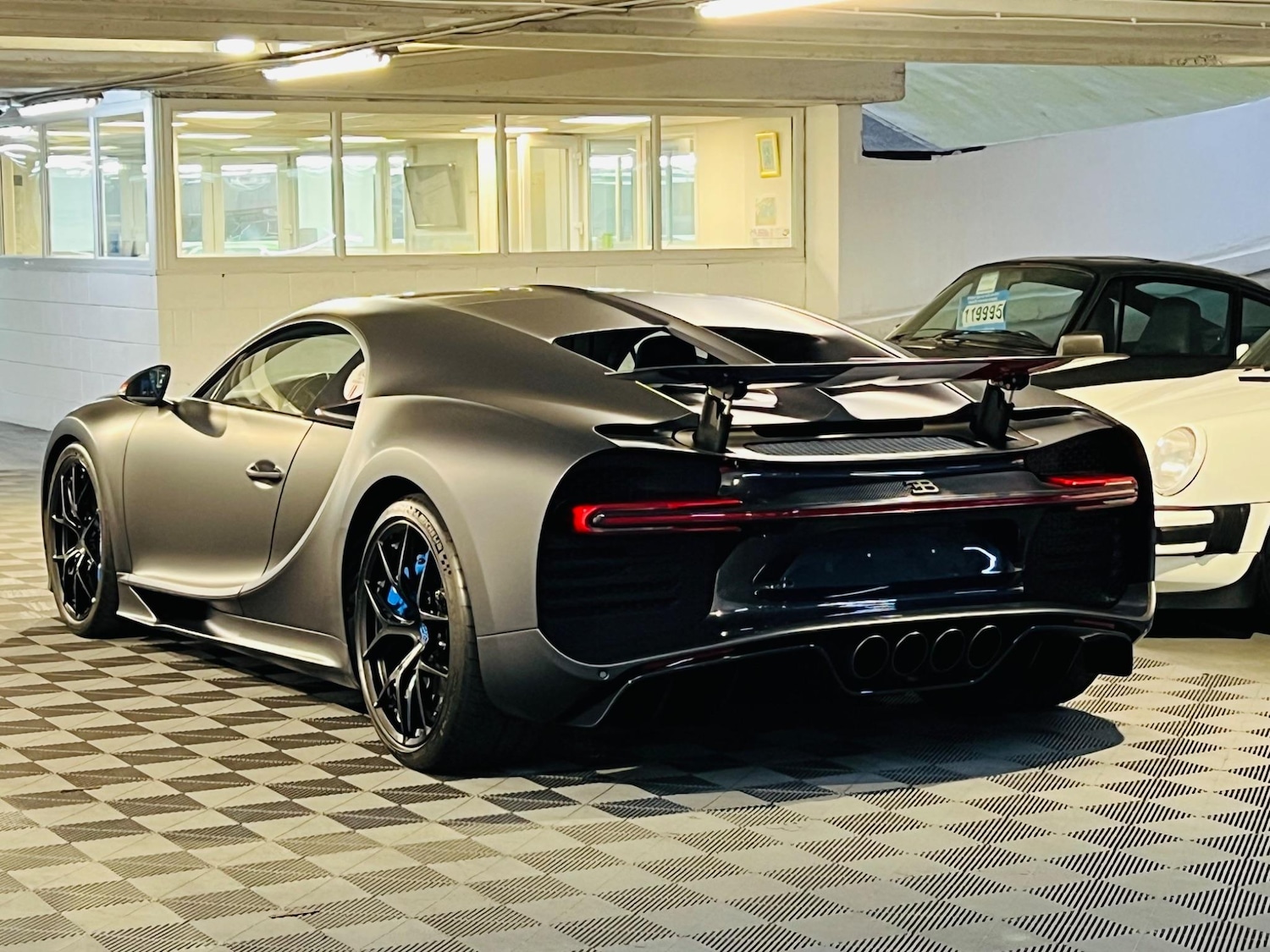 Used Bugatti Chiron 2024 for sale - 76476420: Photo 3