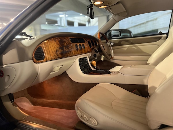 Used Jaguar XK8 1998 for sale - 73133239: Photo 10