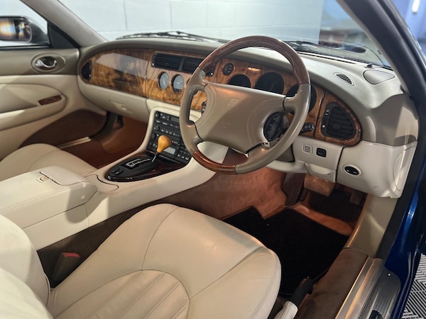 Used Jaguar XK8 1998 for sale - 73133239: Photo 8