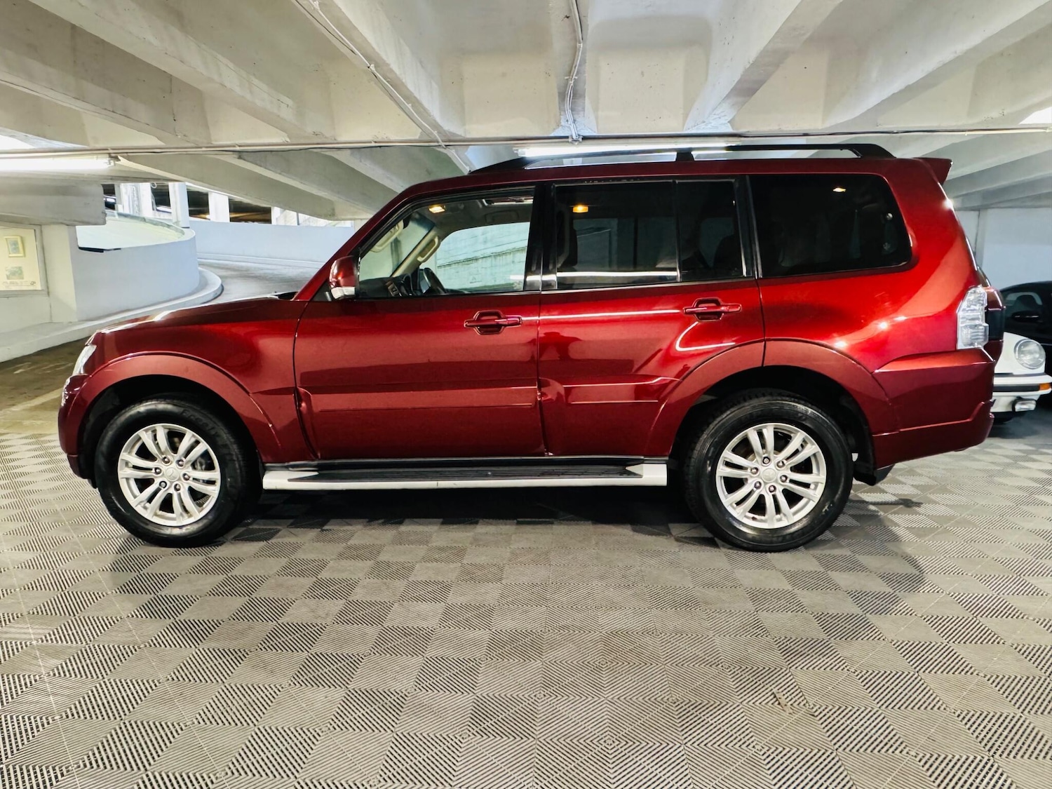 Used Mitsubishi Shogun 2017 for sale - 76306930: Photo 2