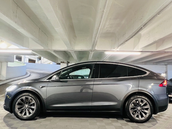 Used Tesla Model X 2018 for sale - 73133265: Photo 2