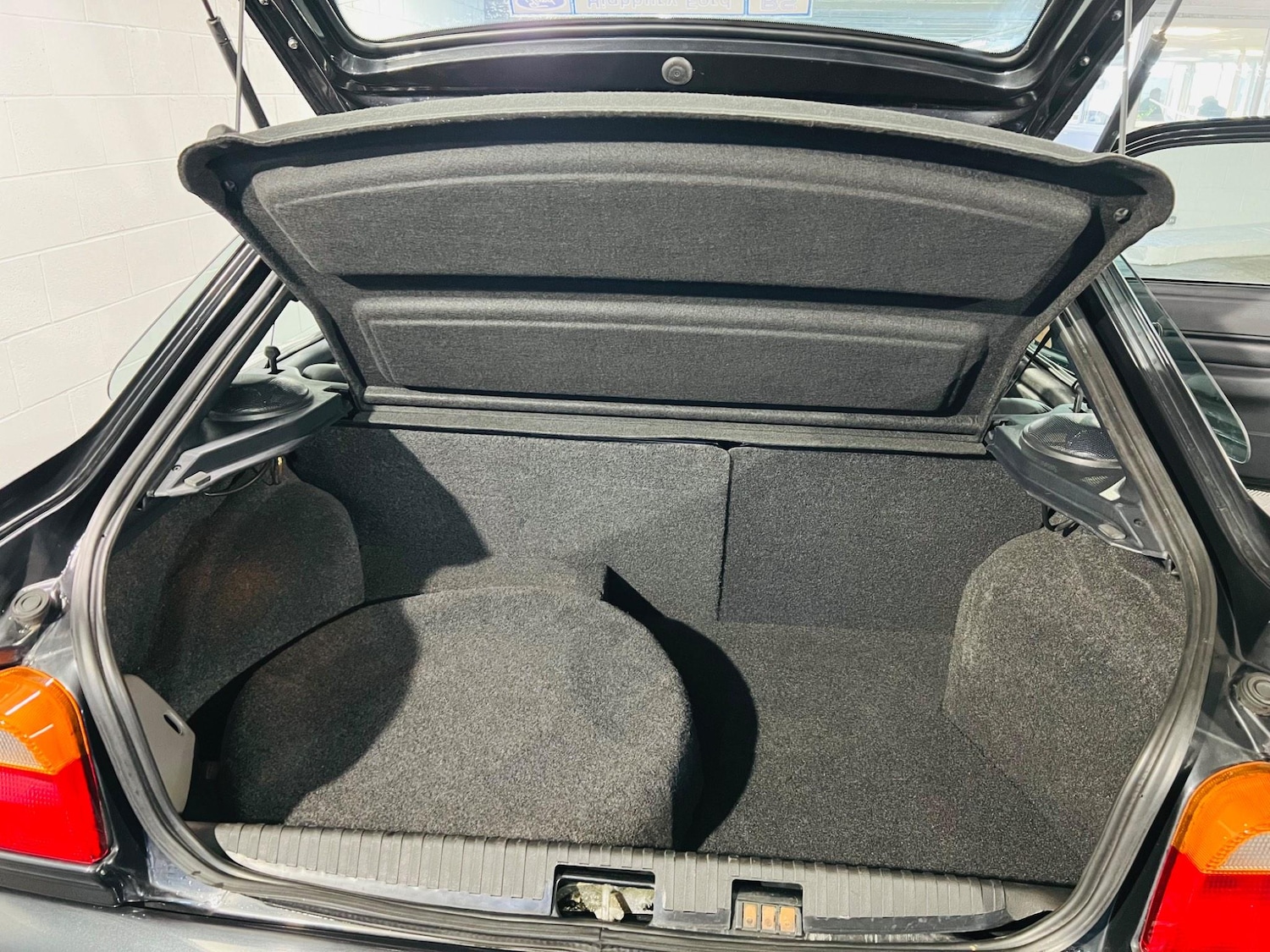 Used Ford Escort 1996 for sale - 76992264: Photo 23