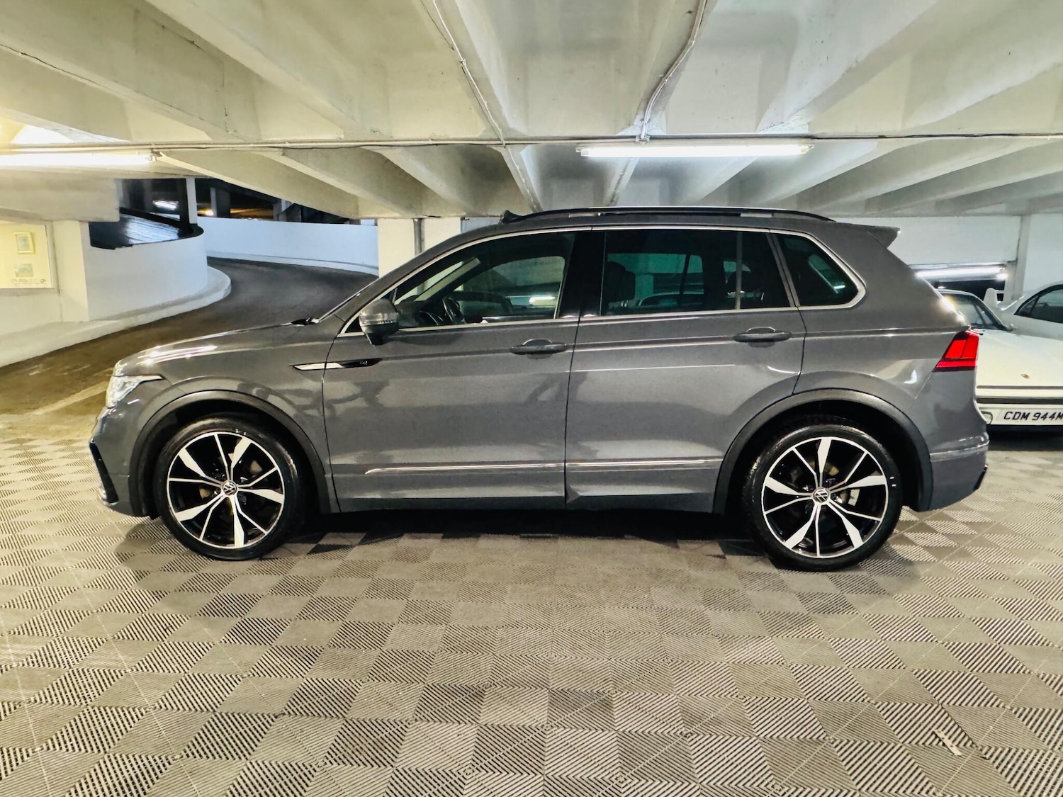 Used Volkswagen Tiguan 2021 for sale - 76801993: Photo 2