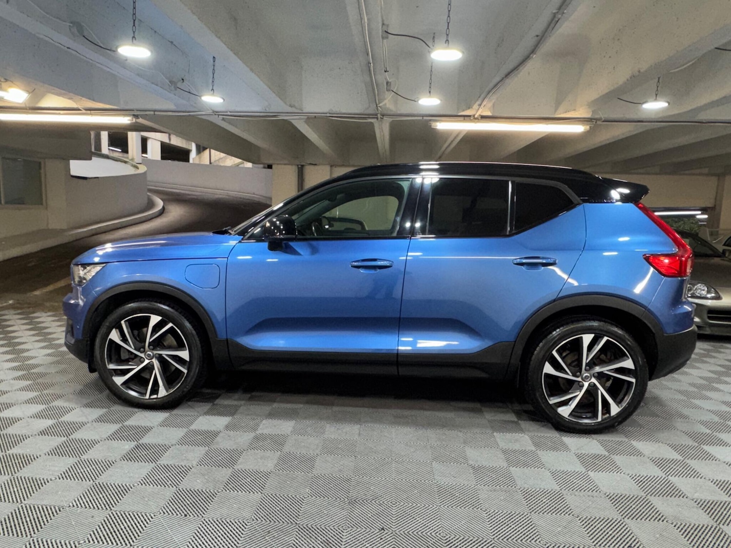 Used Volvo XC40 2020 for sale - 77658229: Photo 2