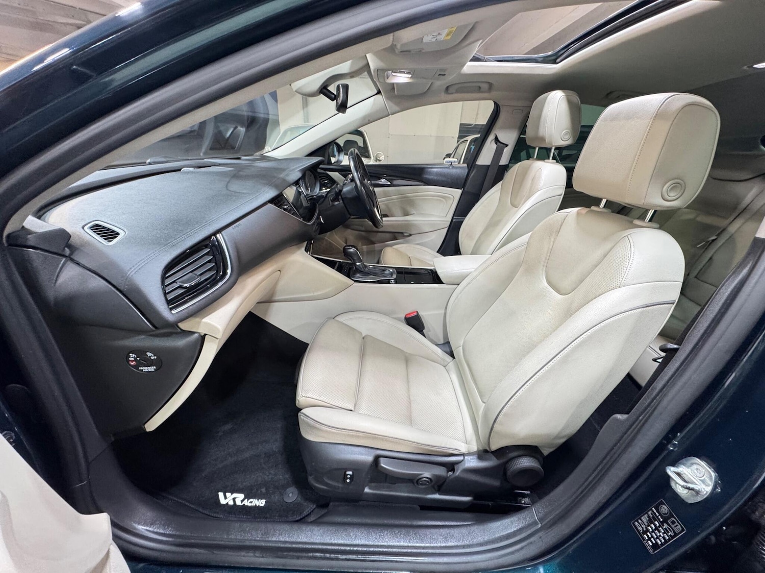 Used Vauxhall Insignia 2017 for sale - 77425125: Photo 10