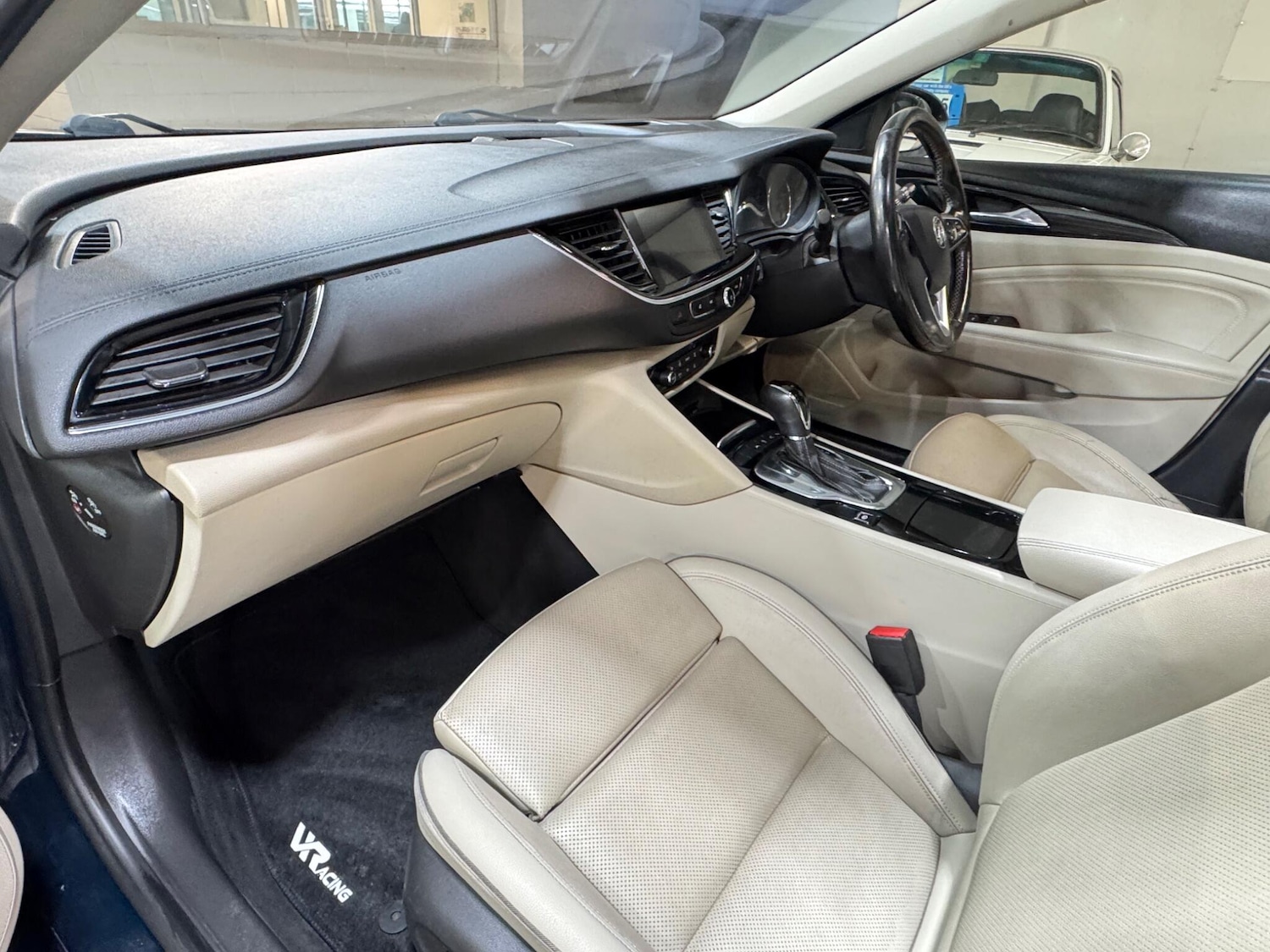 Used Vauxhall Insignia 2017 for sale - 77425125: Photo 11