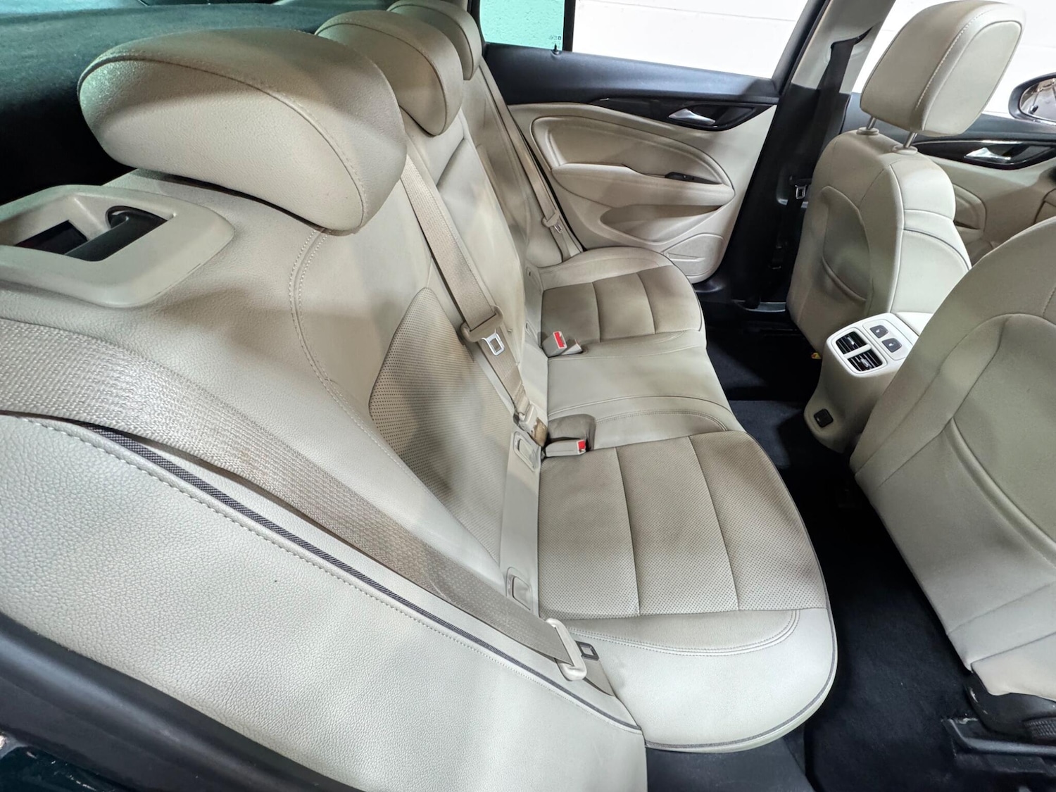 Used Vauxhall Insignia 2017 for sale - 77425125: Photo 12