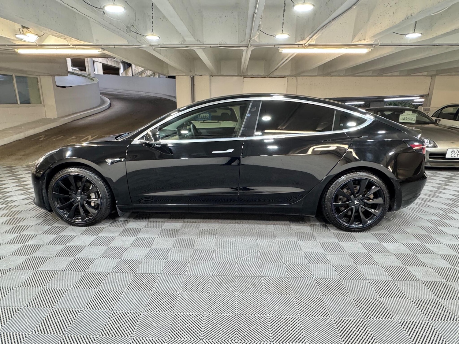 Used Tesla Model 3 2020 for sale - 77538452: Photo 2