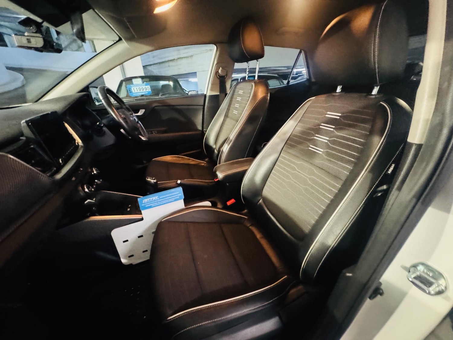 Used Kia Stonic 2022 for sale - 76832553: Photo 8