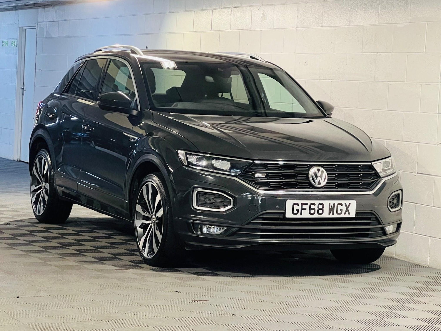 Used Volkswagen T-Roc 2018 for sale - 76927091: Photo 1