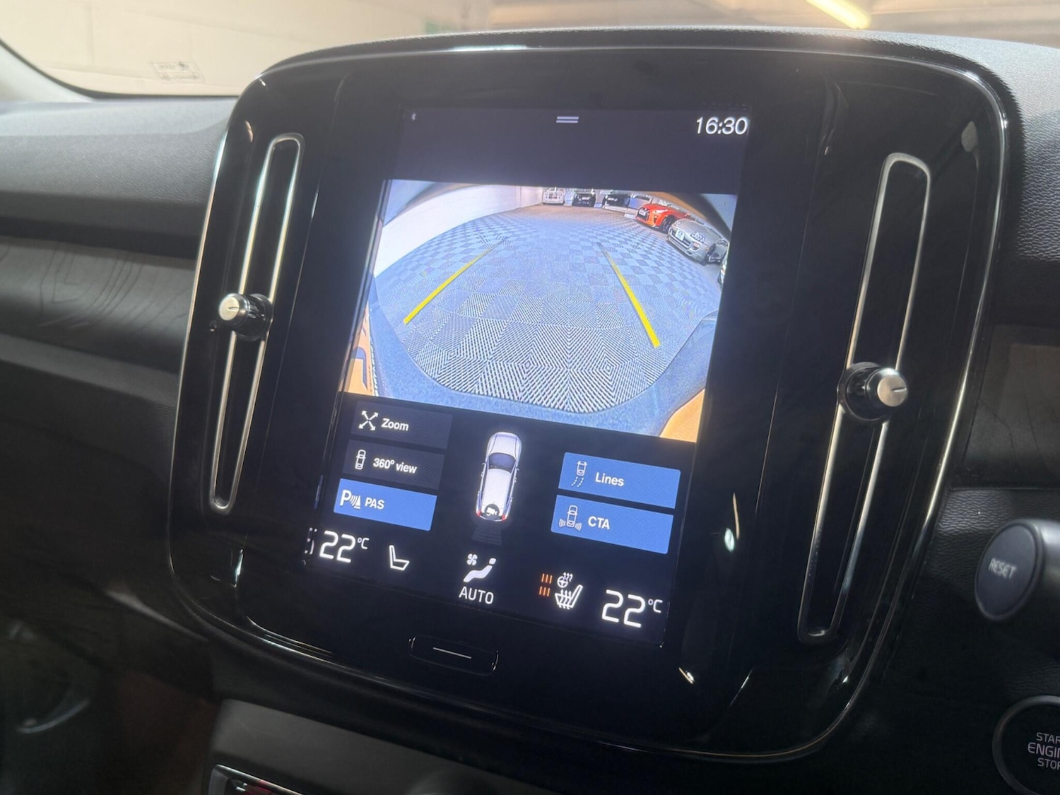 Used Volvo XC40 2023 for sale - 78170542: Photo 13