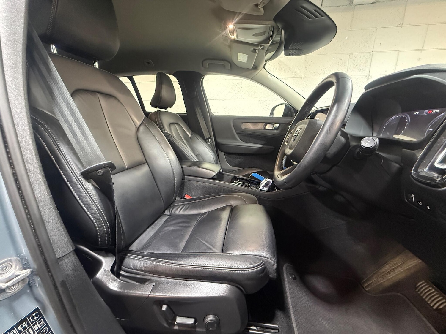 Used Volvo XC40 2023 for sale - 78170542: Photo 7