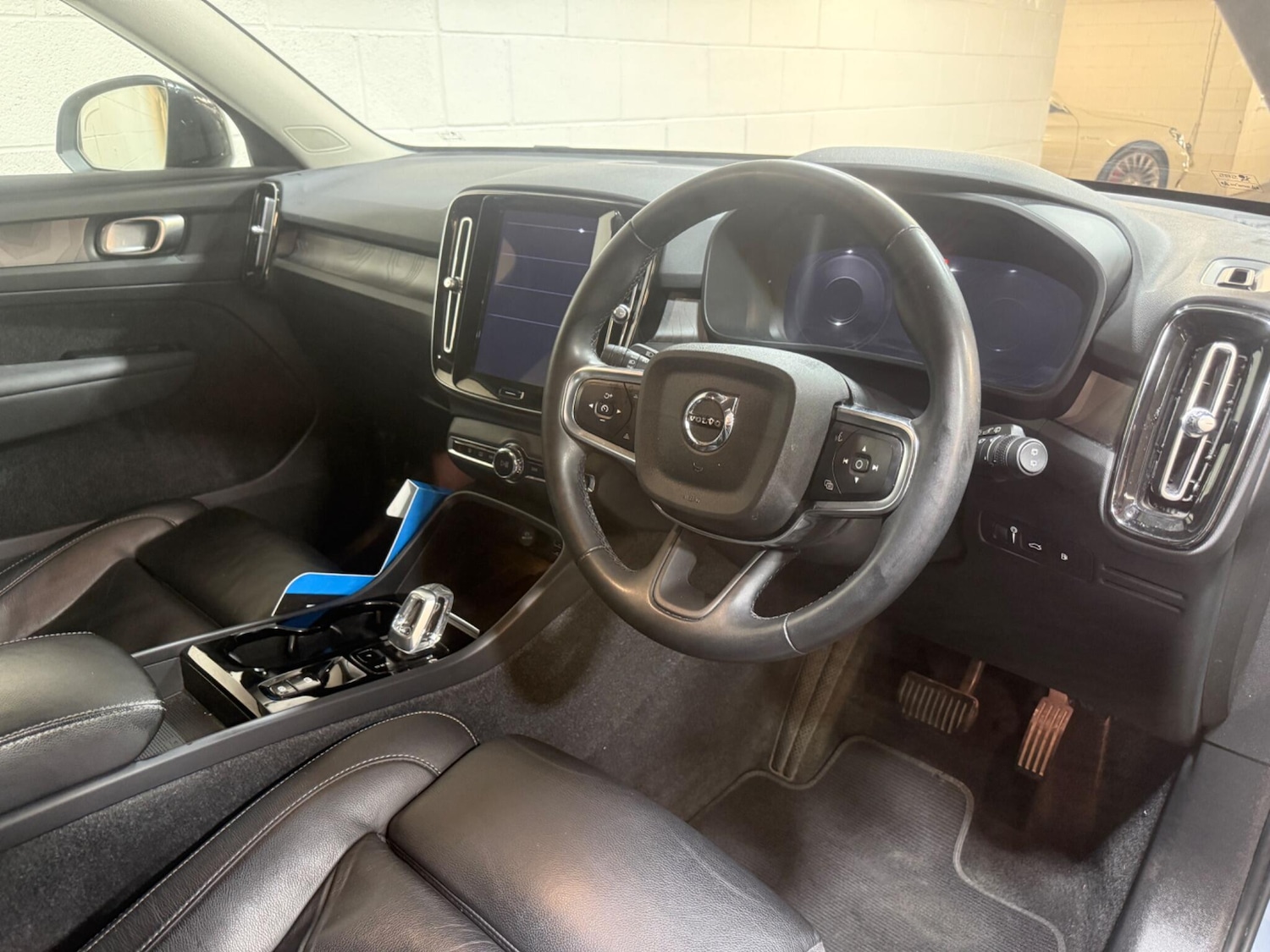 Used Volvo XC40 2023 for sale - 78170542: Photo 8