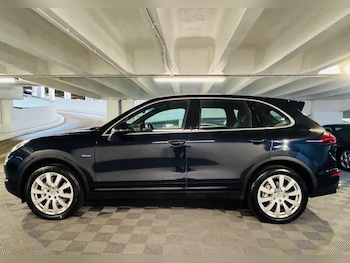 Used Porsche Cayenne 2015 for sale - 76135969: Photo 2