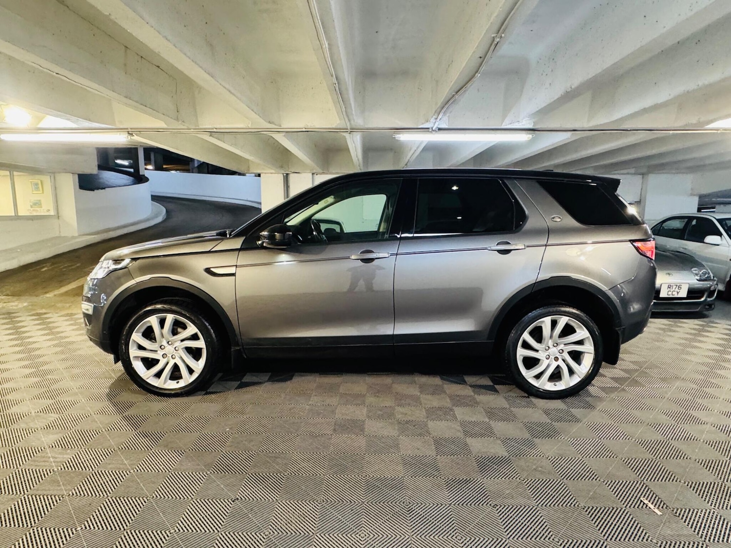 Used Land Rover Discovery Sport 2017 for sale - 77066740: Photo 2