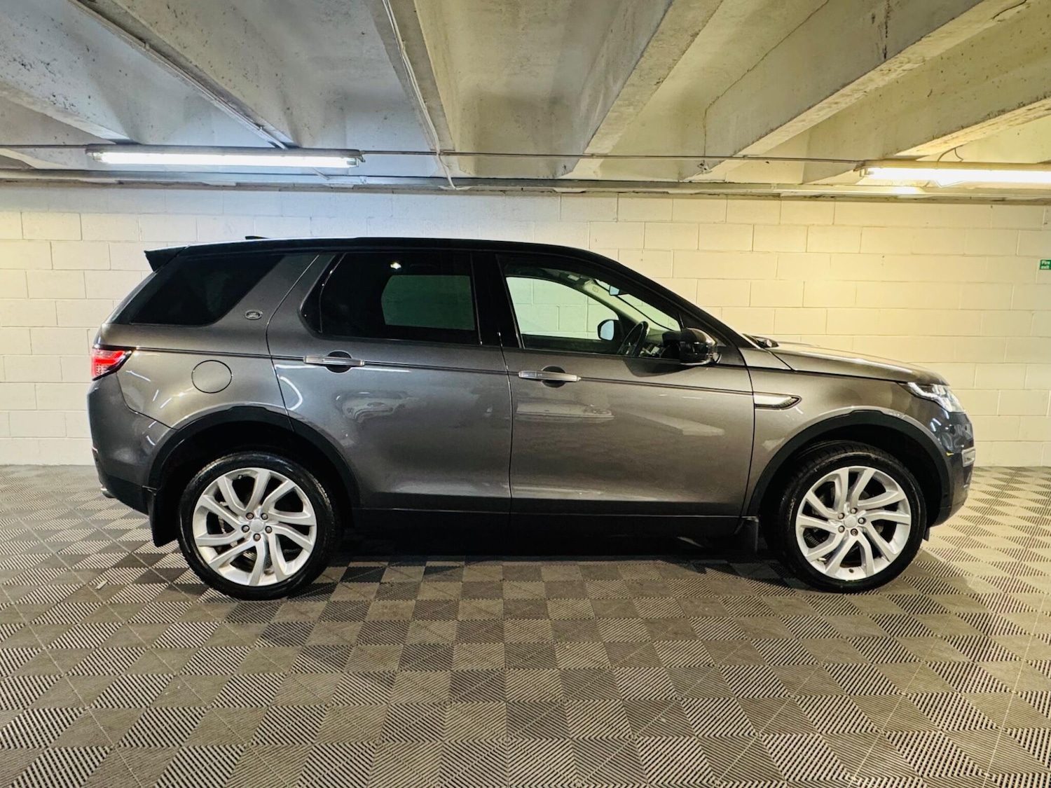 Used Land Rover Discovery Sport 2017 for sale - 77066740: Photo 5