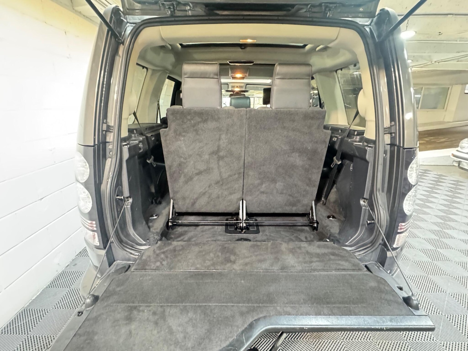 Used Land Rover Discovery 4 2016 for sale - 77671002: Photo 16