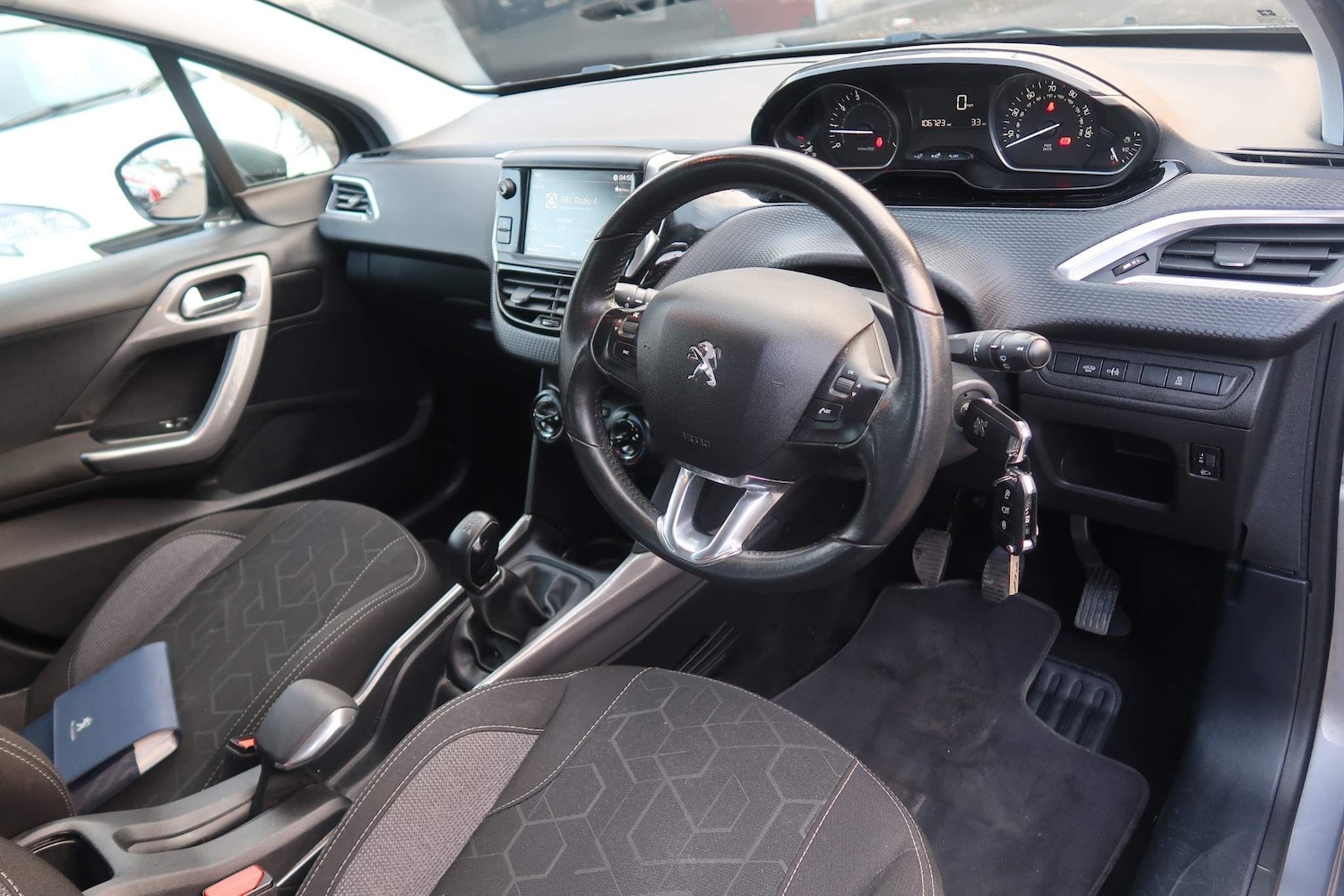 Used Peugeot 2008 2017 for sale - 76988818: Photo 8