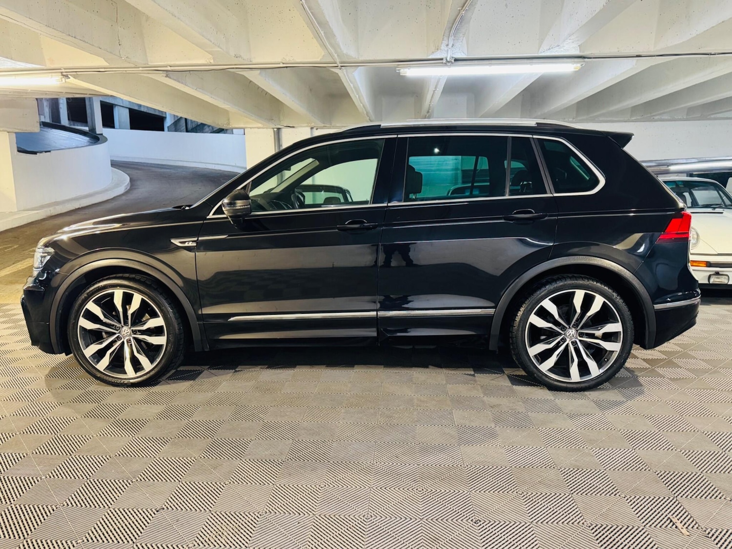 Used Volkswagen Tiguan 2017 for sale - 76925909: Photo 2