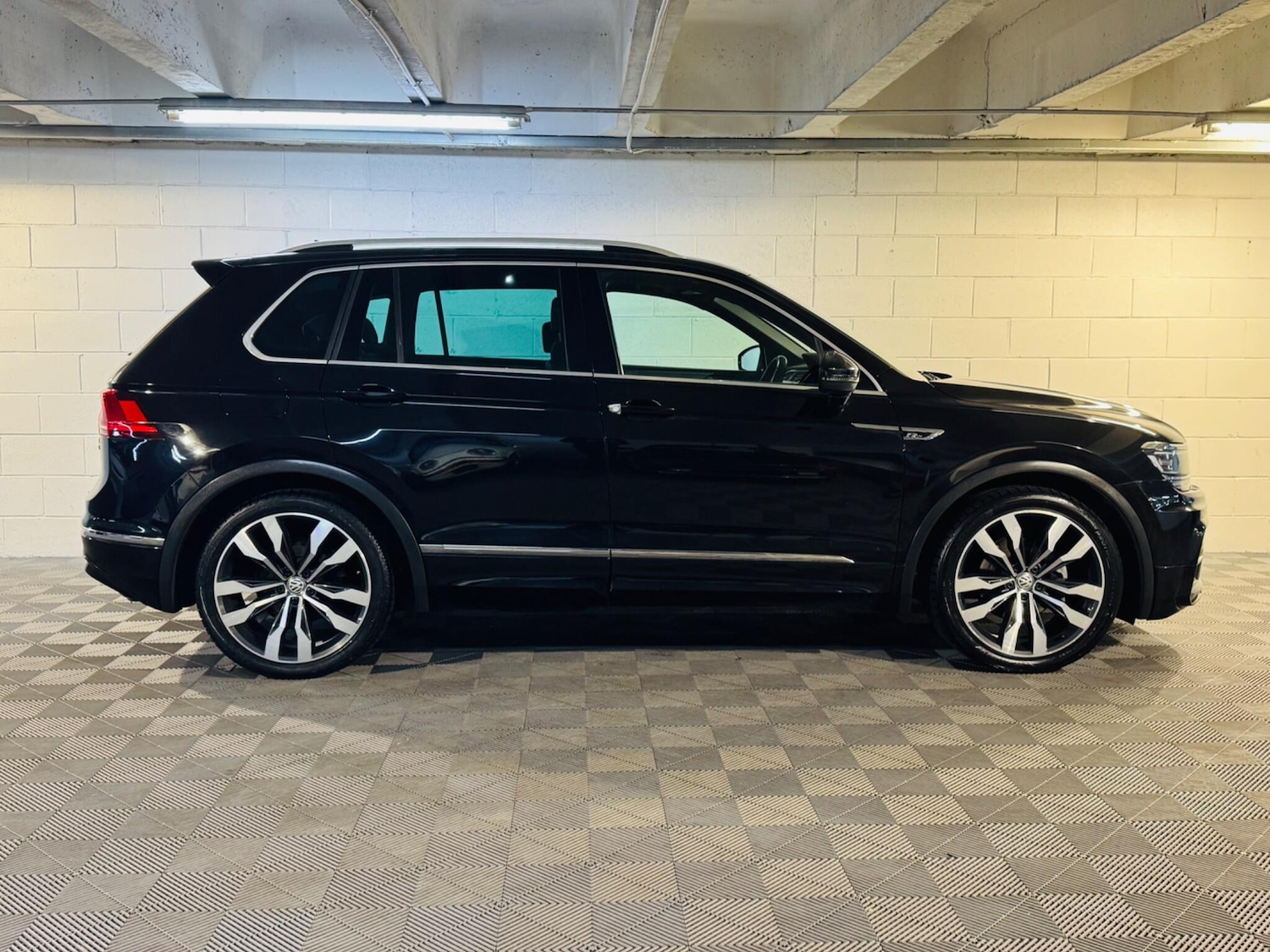 Used Volkswagen Tiguan 2017 for sale - 76925909: Photo 5