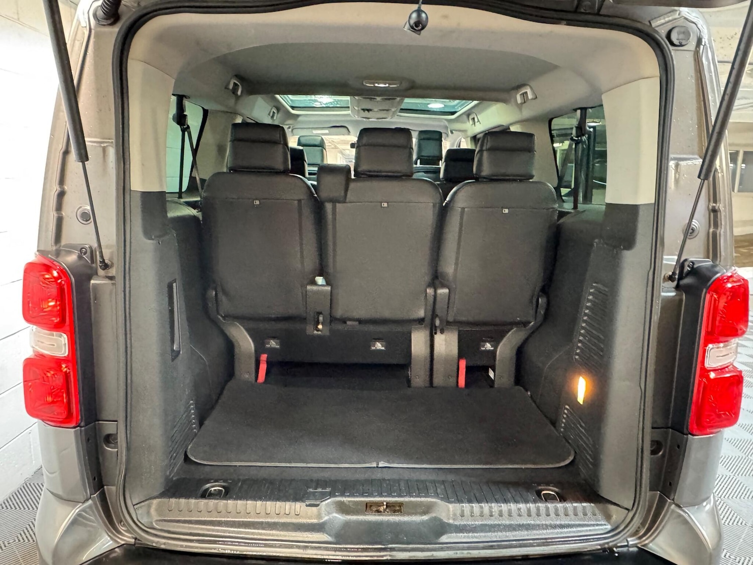 Used Peugeot Traveller 2018 for sale - 77523857: Photo 15