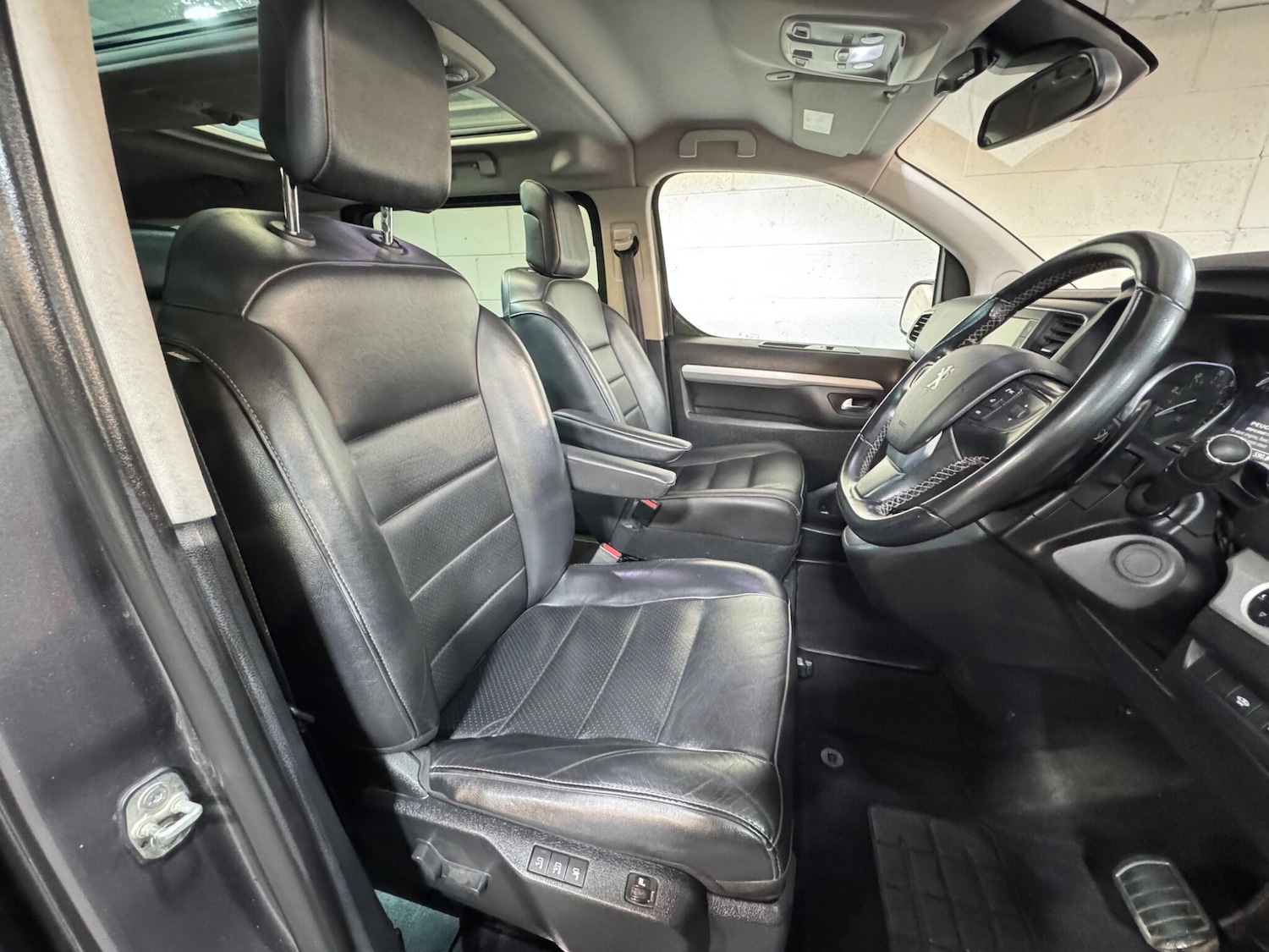 Used Peugeot Traveller 2018 for sale - 77523857: Photo 7