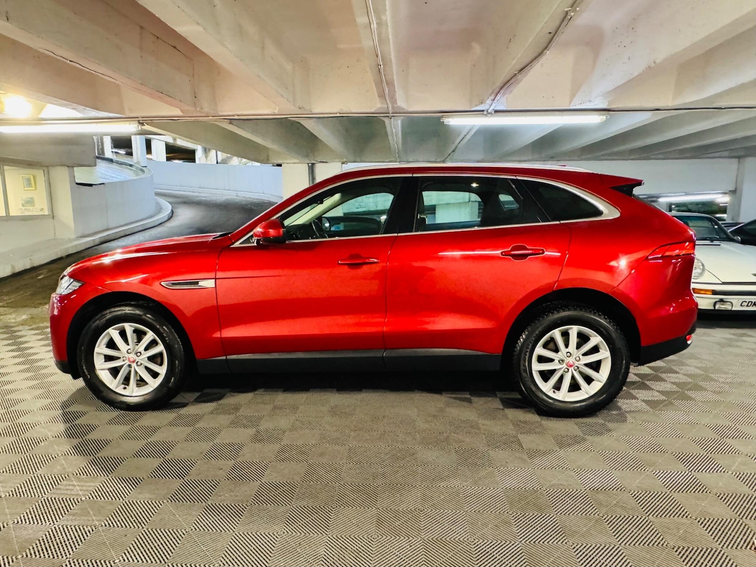Used Jaguar F-Pace 2018 for sale - 76987713: Photo 2
