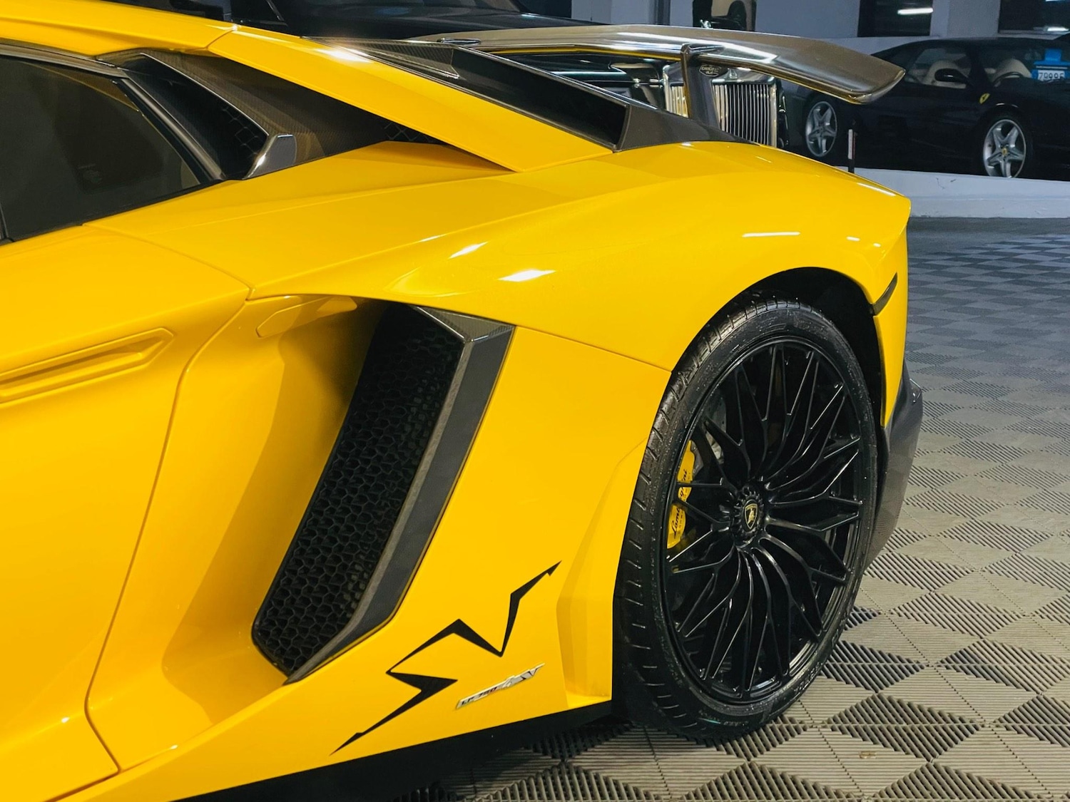 Used Lamborghini Aventador 2016 for sale - 76990571: Photo 16