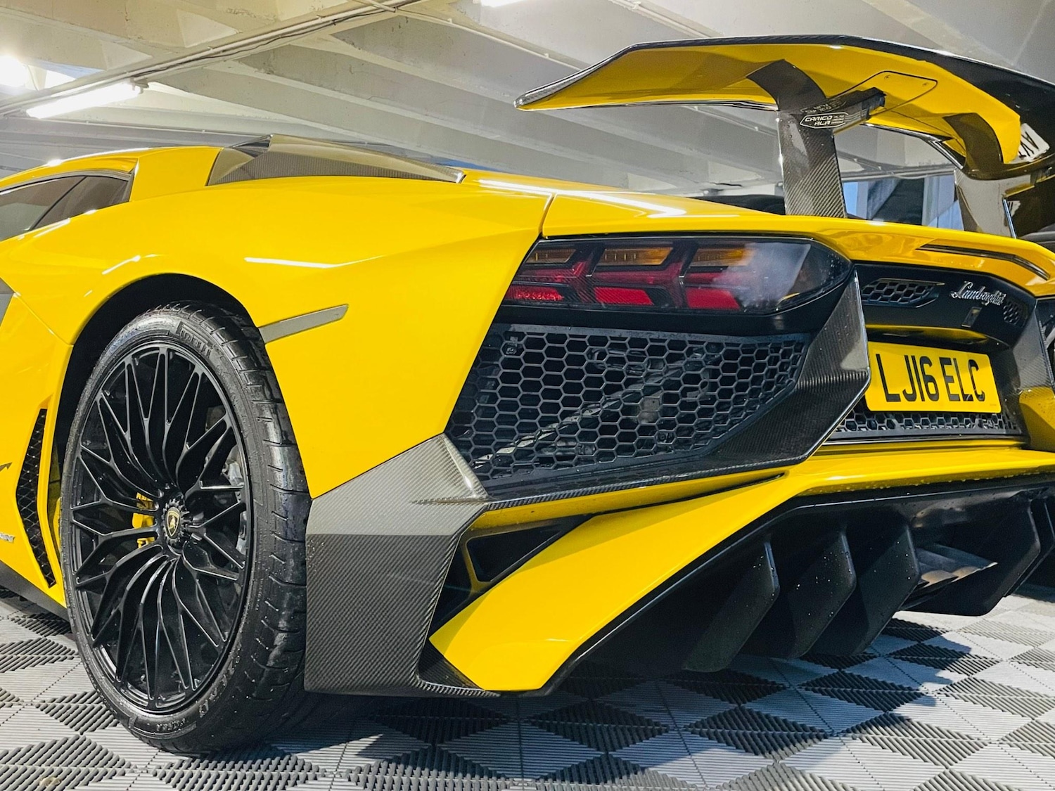 Used Lamborghini Aventador 2016 for sale - 76990571: Photo 17