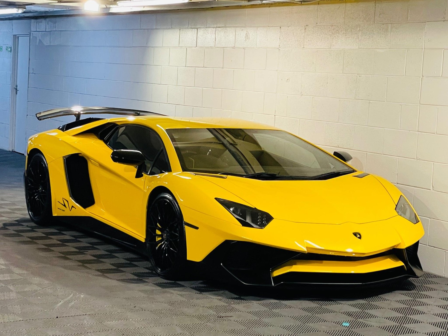 Used Lamborghini Aventador 2016 for sale - 76990571: Photo 22