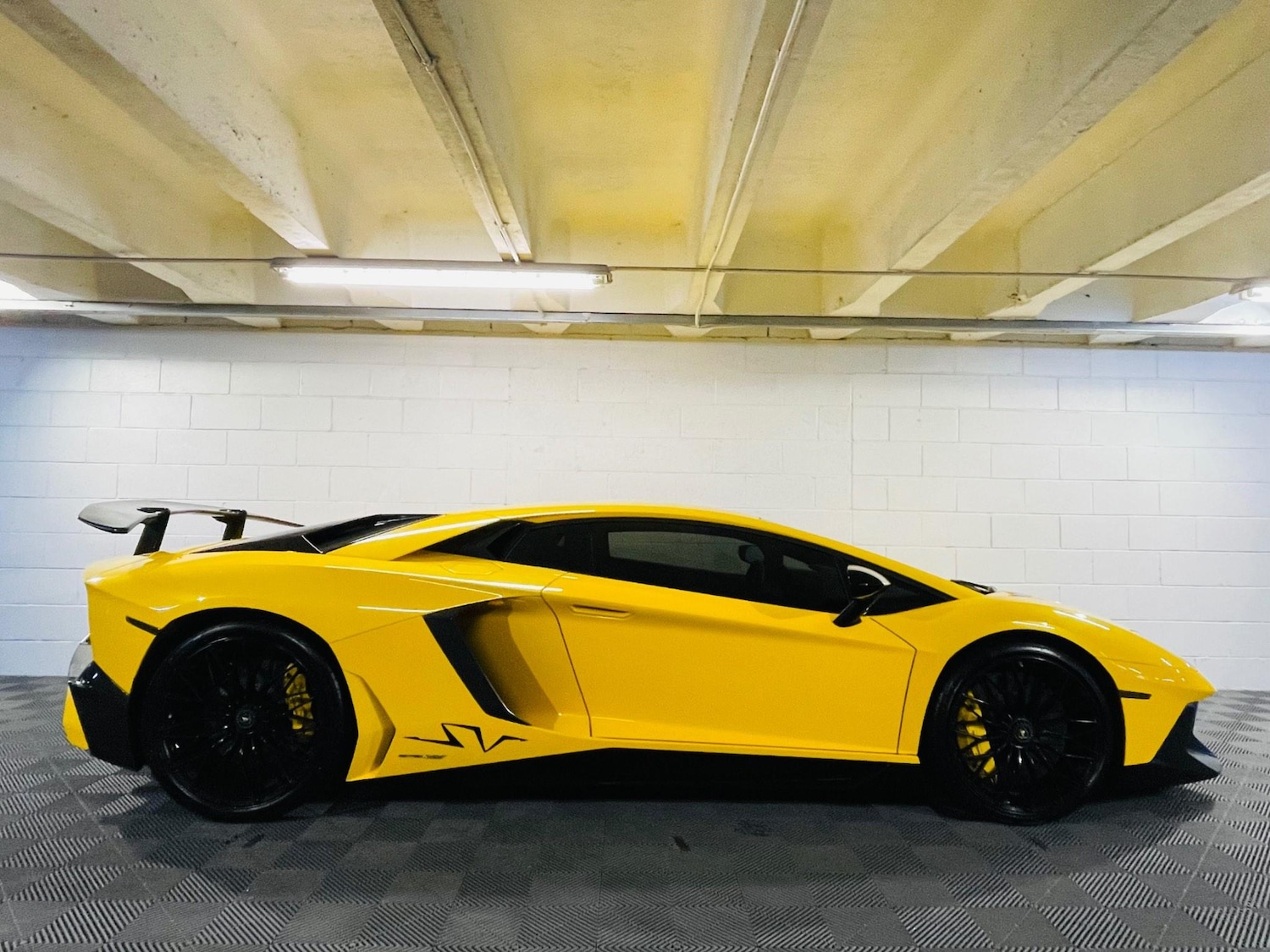 Used Lamborghini Aventador 2016 for sale - 76990571: Photo 5