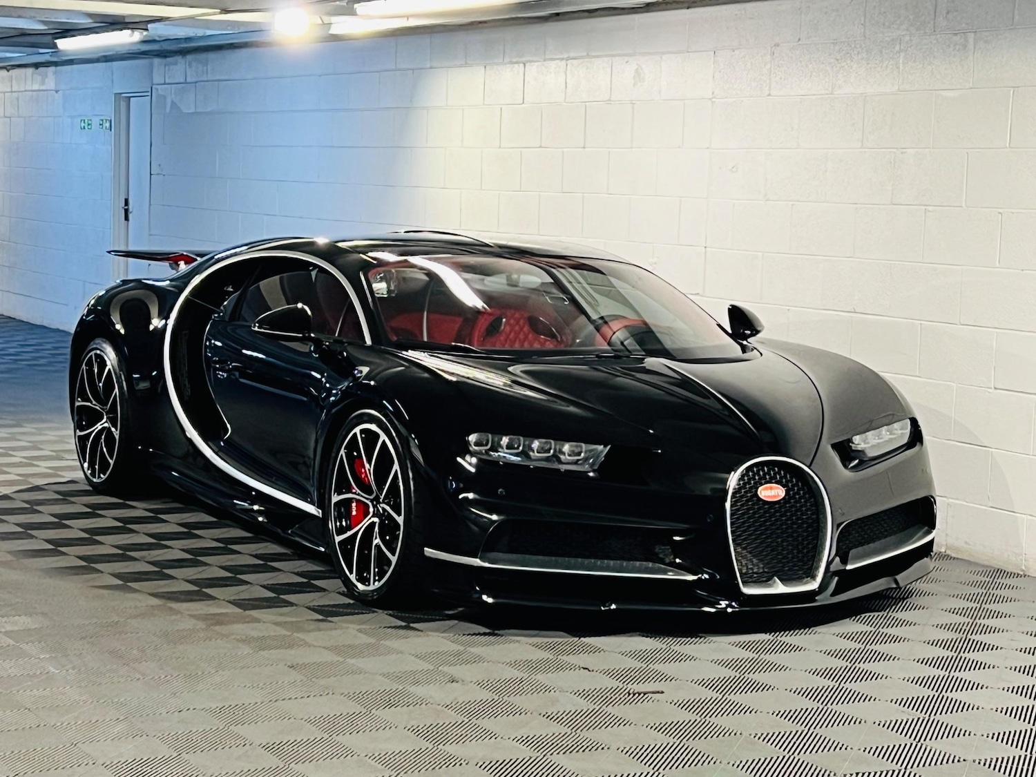 Used Bugatti Chiron for sale - 76476419: Photo 1