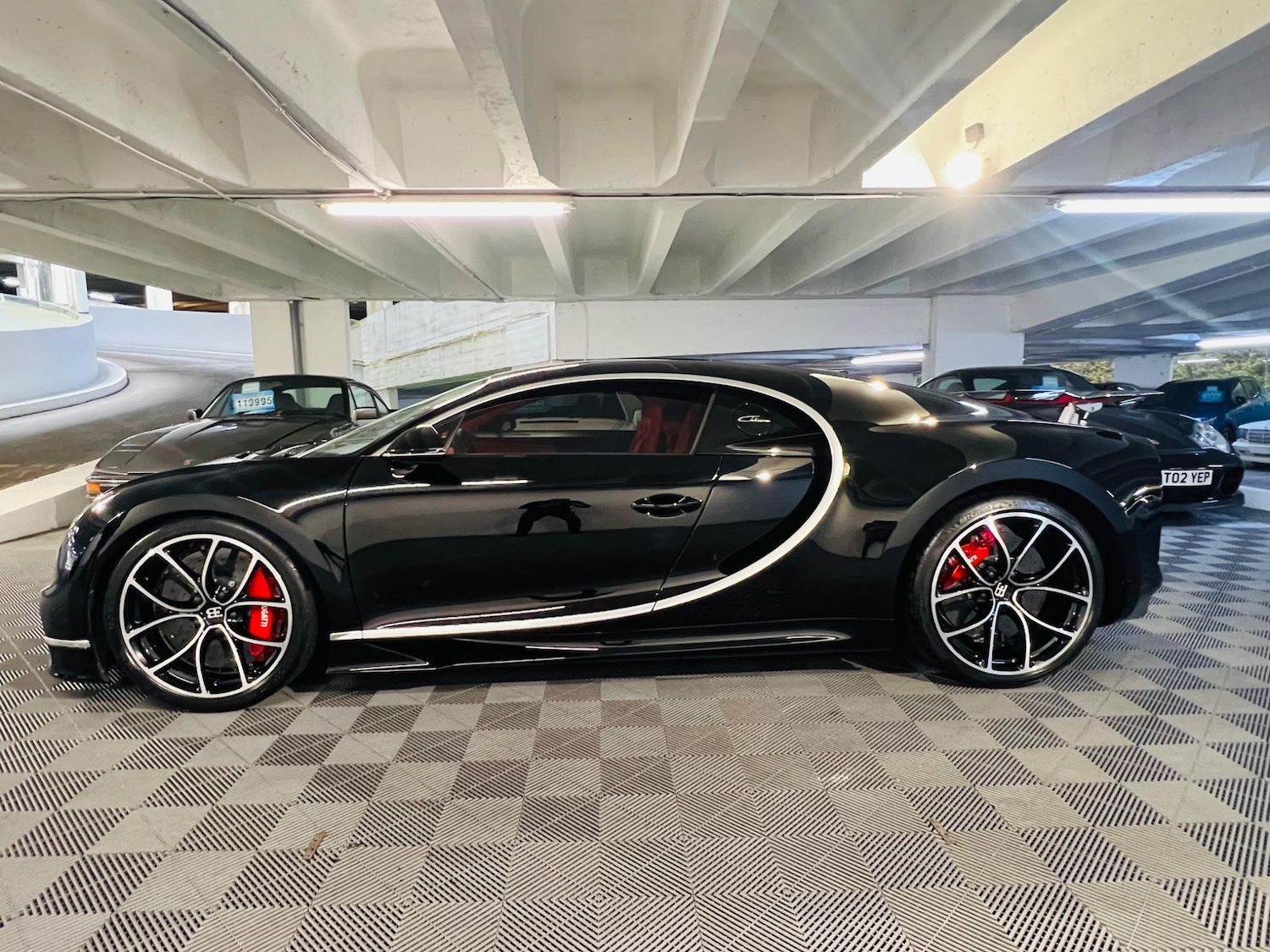 Used Bugatti Chiron for sale - 76476419: Photo 2
