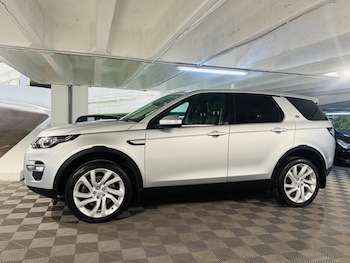 Used Land Rover Discovery Sport 2018 for sale - 76989473: Photo