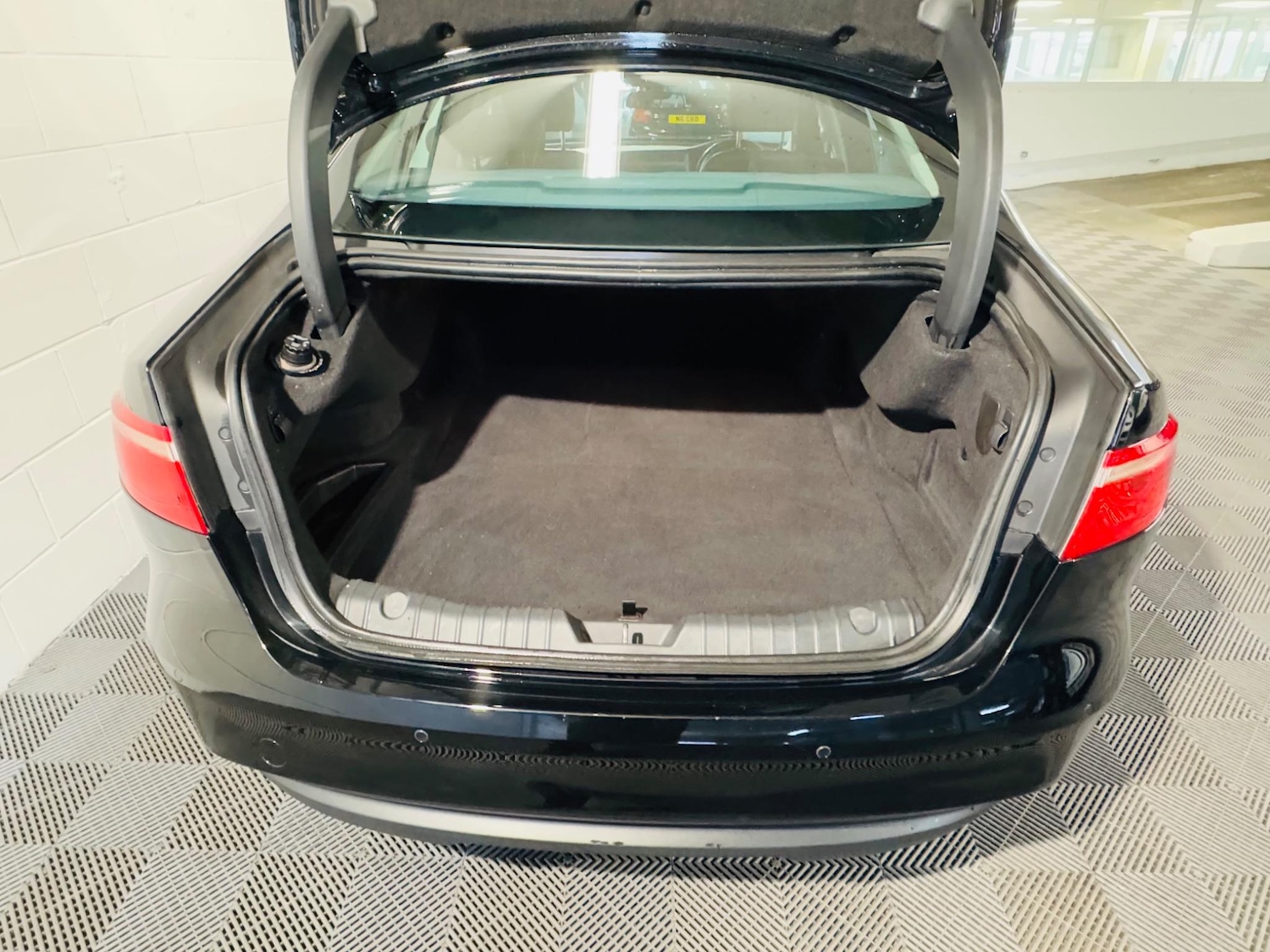 Used Jaguar XF 2017 for sale - 76994398: Photo 12