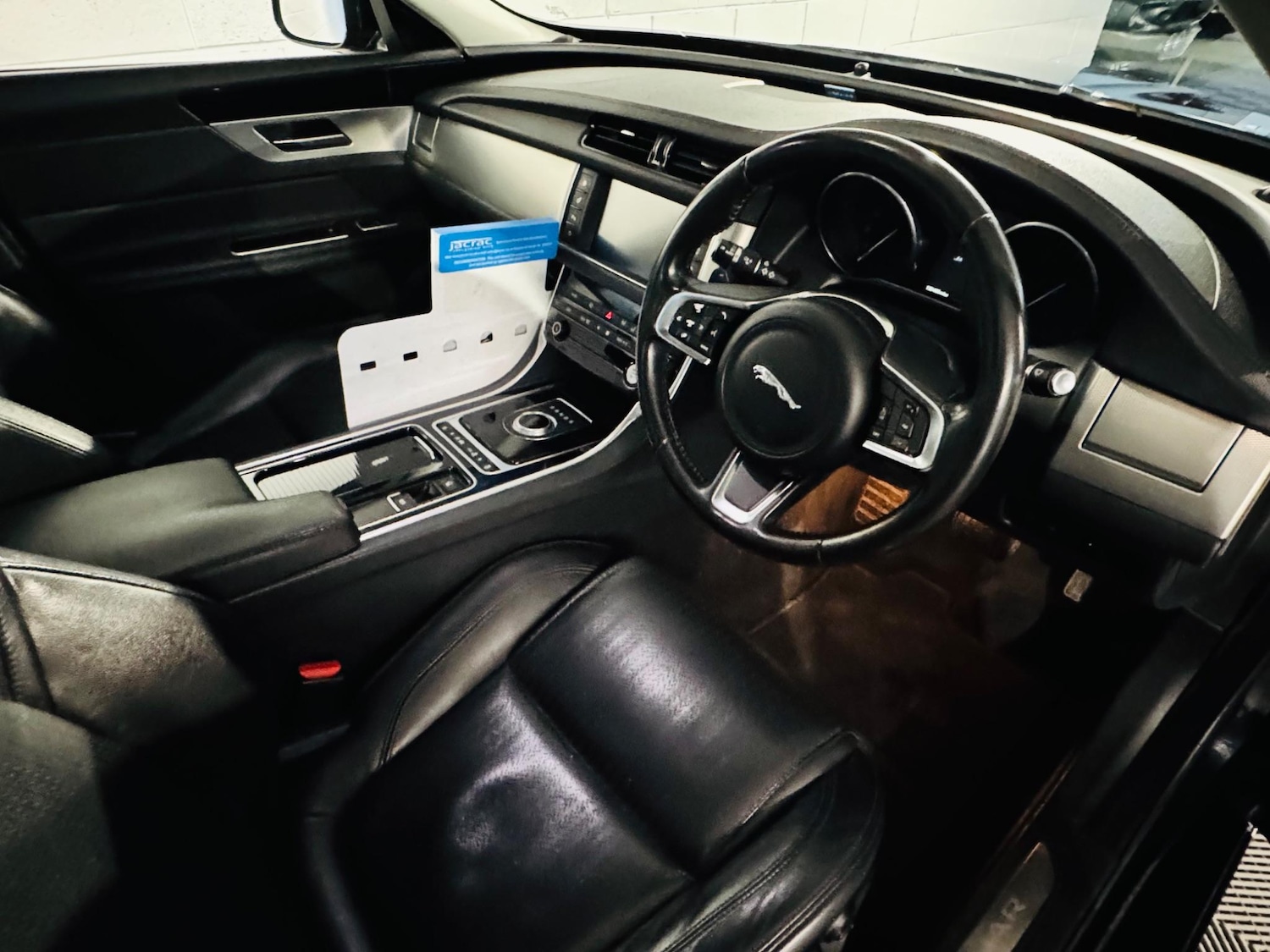 Used Jaguar XF 2017 for sale - 76994398: Photo 8