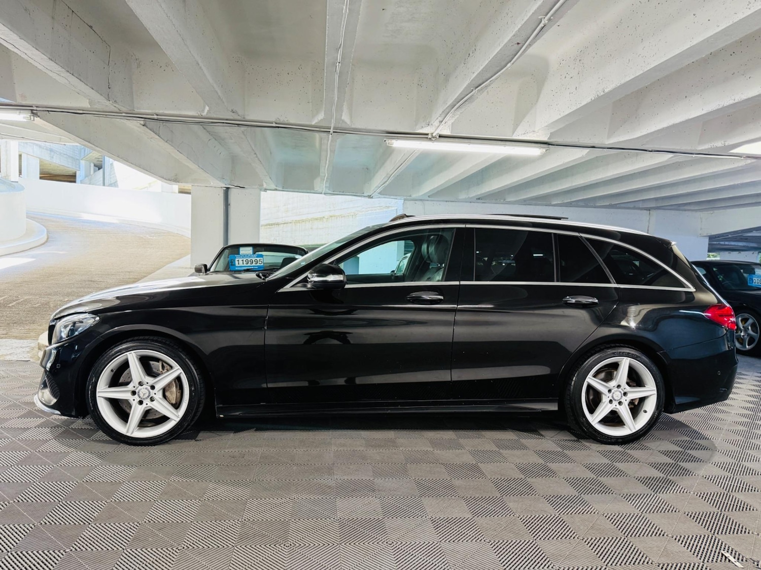Used Mercedes-Benz C Class 2014 for sale - 76993922: Photo 2