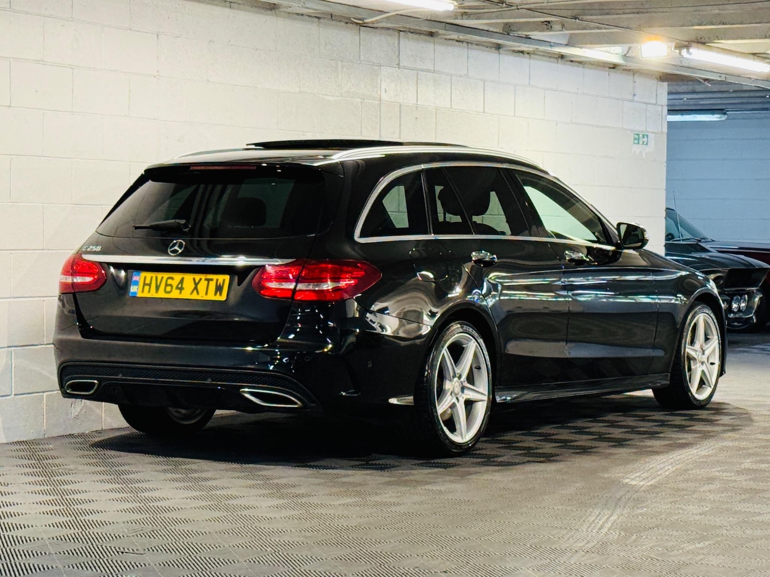 Used Mercedes-Benz C Class 2014 for sale - 76993922: Photo 4