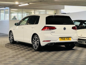 Used Volkswagen Golf 2018 for sale - 76992621: Photo