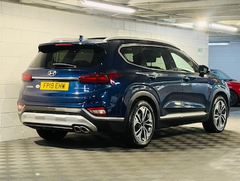 Used Hyundai Santa Fe 2019 for sale - 76987904: Photo