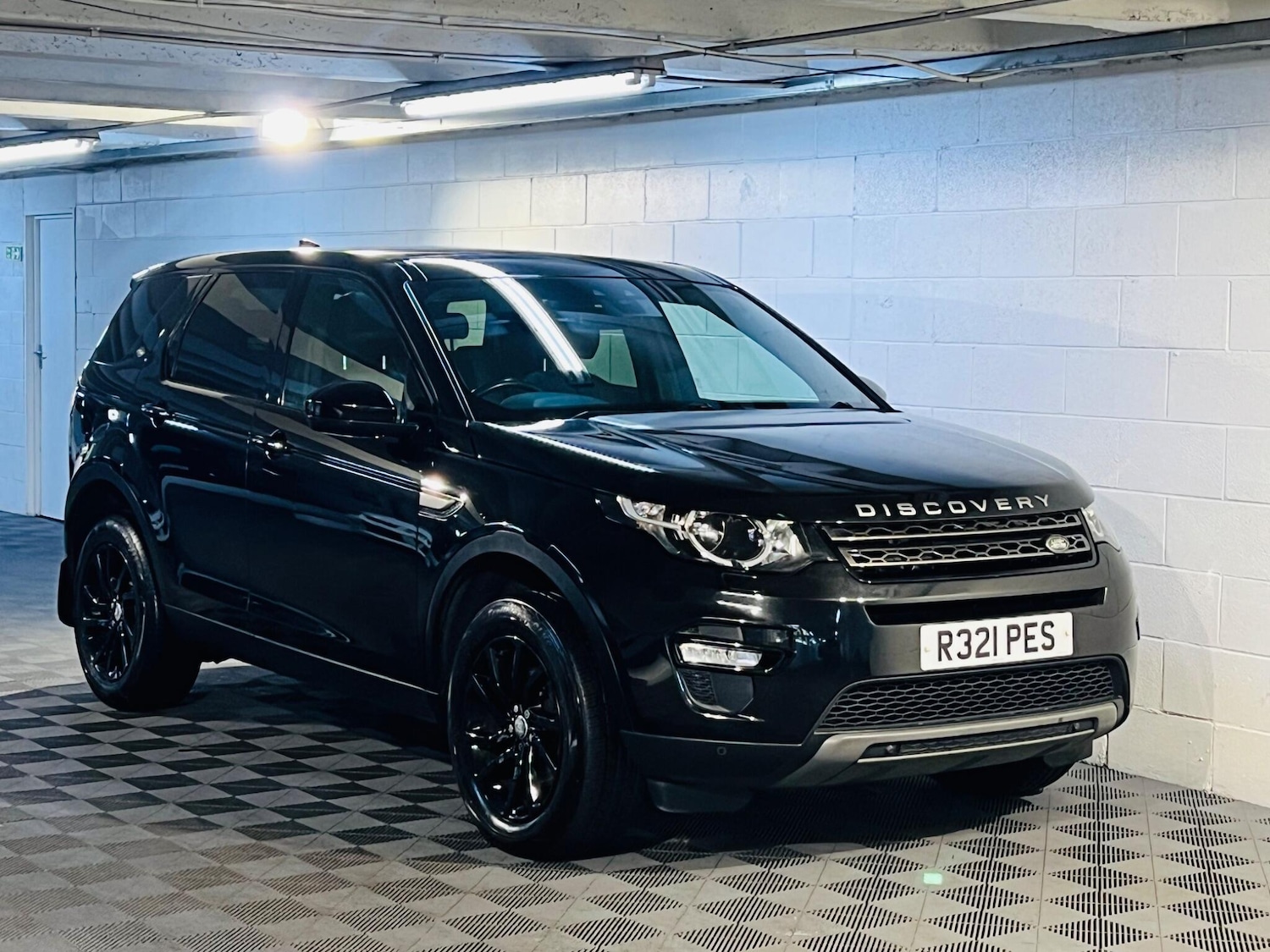 Used Land Rover Discovery Sport 2018 for sale - 76952899: Photo 1