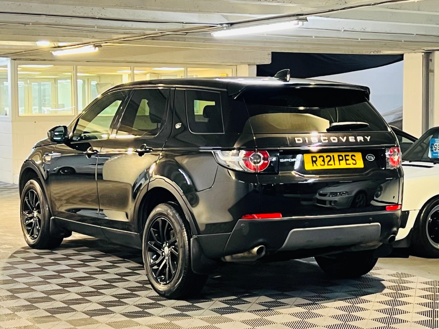 Used Land Rover Discovery Sport 2018 for sale - 76952899: Photo 3