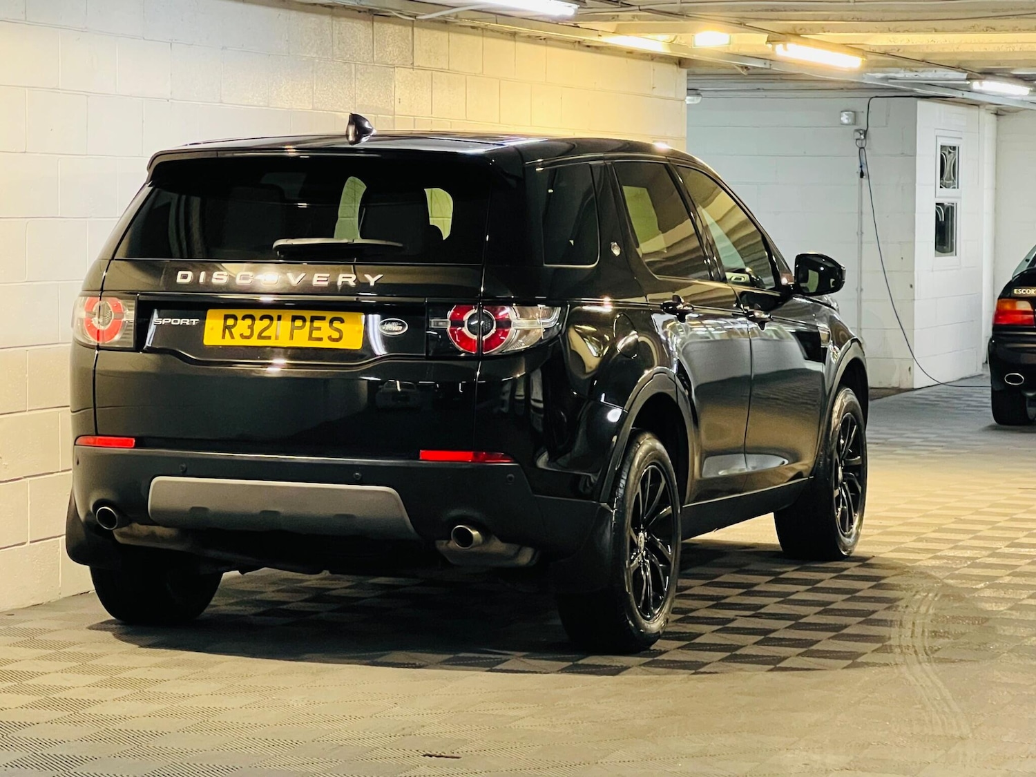 Used Land Rover Discovery Sport 2018 for sale - 76952899: Photo 4