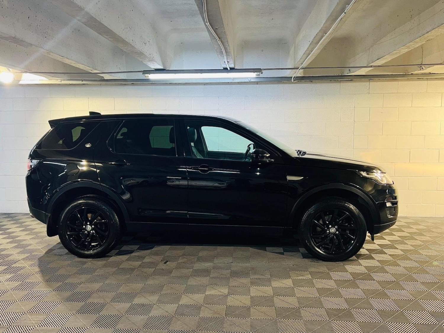 Used Land Rover Discovery Sport 2018 for sale - 76952899: Photo 5