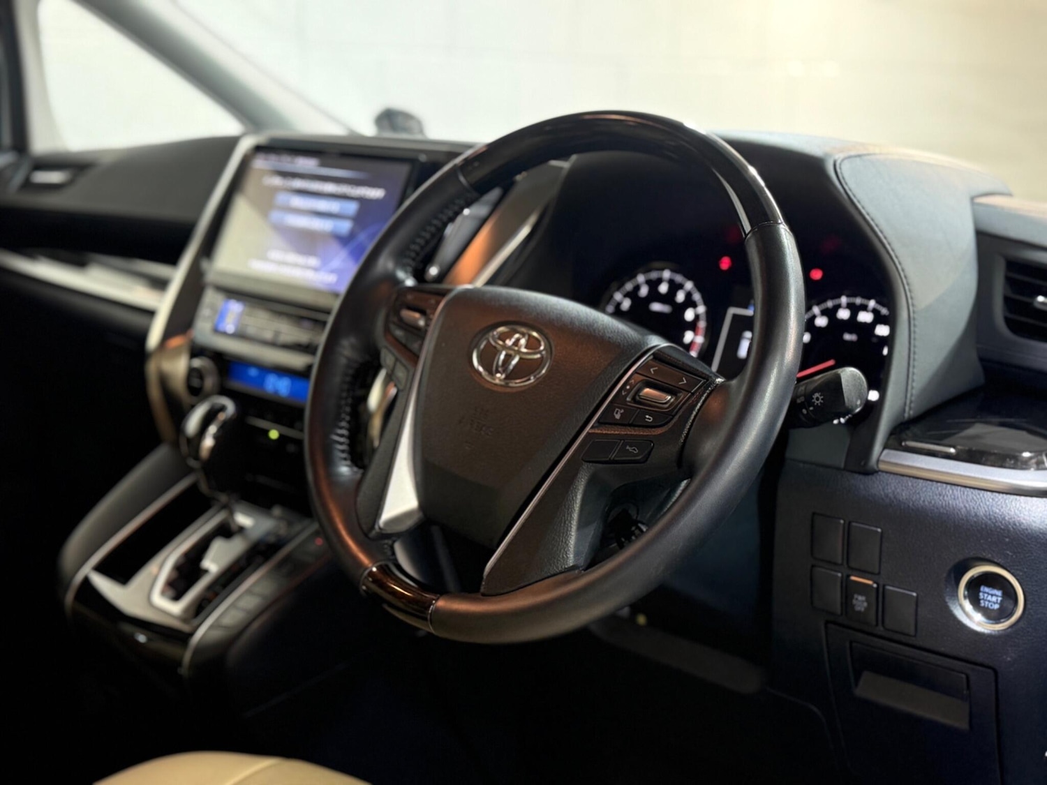 Used Toyota Vellfire for sale - 77345188: Photo 9