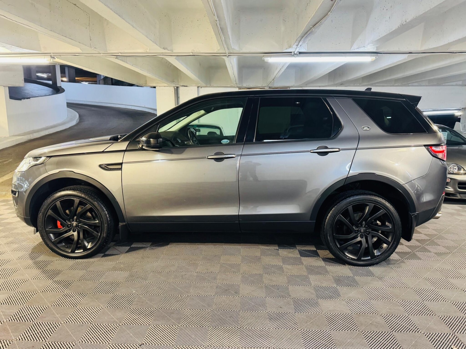 Used Land Rover Discovery Sport 2015 for sale - 77066723: Photo 2
