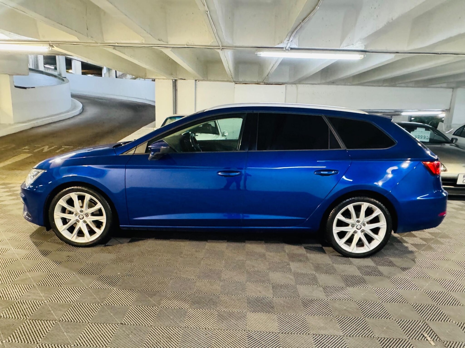 Used SEAT Leon 2019 for sale - 77143345: Photo 2