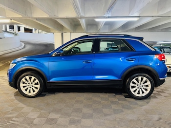 Used Volkswagen T-Roc 2018 for sale - 76976787: Photo