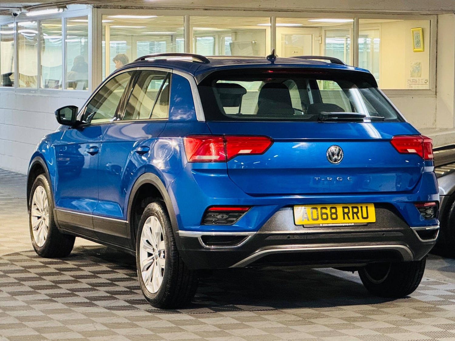 Used Volkswagen T-Roc 2018 for sale - 76976787: Photo 3